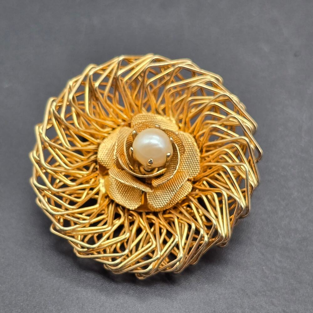 Gold Tone Wire Flower Brooch Vintage Faux Pearl Spun Wire
